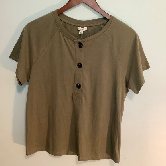 🌿 NWT Love Fire Top – Women’s Small – Olive Green w/ Big Button Detail - Picture 1 of 8